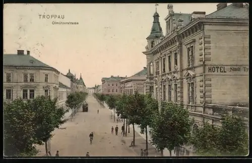 AK Troppau, Olmützerstrasse mit Strassenbahn
