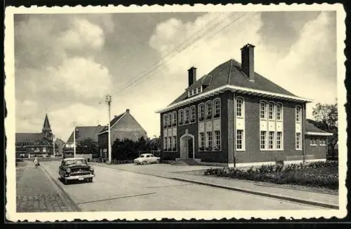 AK Hechtel, Gemeentehuis, Strassenpartie am Rathaus