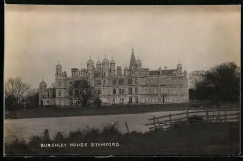 AK Stamford, Burghley House, Blick von Ufer