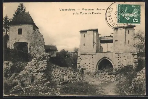 AK Vaucouleurs, Monument Jeanne d`Arc et la Porte de France