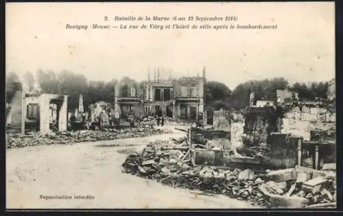 AK Revigny /Meuse, La rue de Vitry et l`hôtel de ville après le bombardement