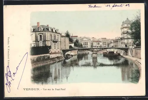 AK Verdun, Vue sur le Pont-Neuf et la rivière avec bâtiments historiques