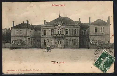 AK Lérouville, L`Hôtel de Ville avec un cycliste sur la place
