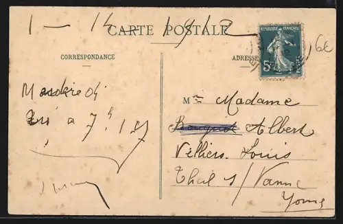 AK Commercy, Place du Fer-à-Cheval avec passants et bâtiments historiques