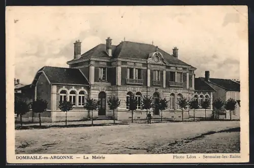 AK Dombasle-en-Argonne, La Mairie