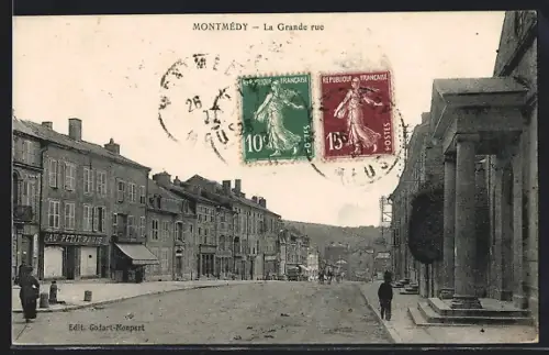 AK Montmédy, La Grande rue animée avec bâtiments et passants