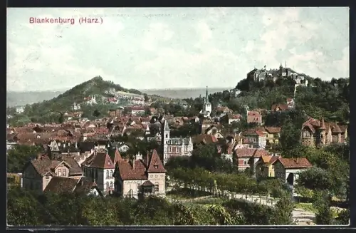 AK Blankenburg /Harz, Ortsansicht mit Hügeln
