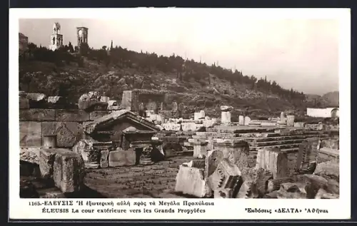 AK Éleusis, La cour extérieure vers les Grands Propylées