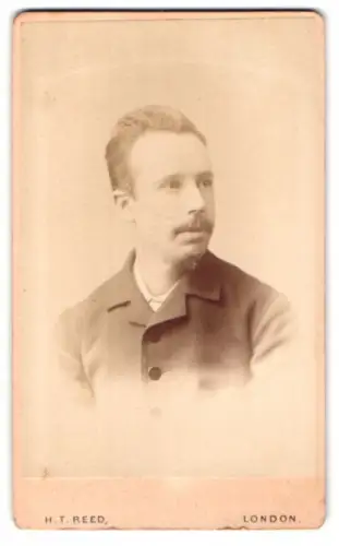 Fotografie H. T. Reed, London, Tottenham Court Road 16, Porträt eines Mannes