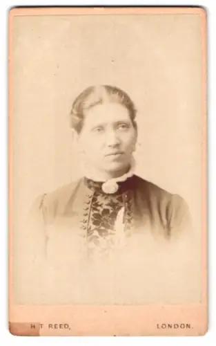 Fotografie H. T. Reed, London, Tottenham Court Road 16, Porträt einer Dame