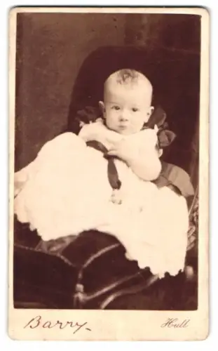 Fotografie Barry, Hull, Park Street 7, Kleinkind in hellem Gewand