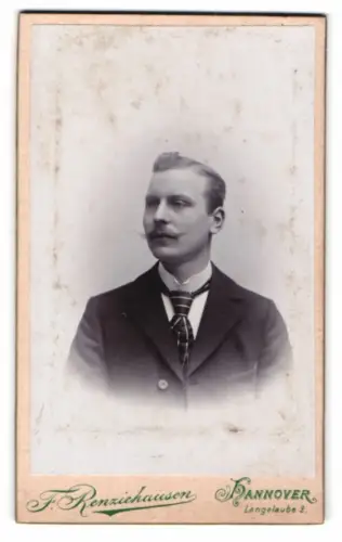 Fotografie F. Renzighausen, Hannover, Lange Laube 2, Porträt eines eleganten Herrn
