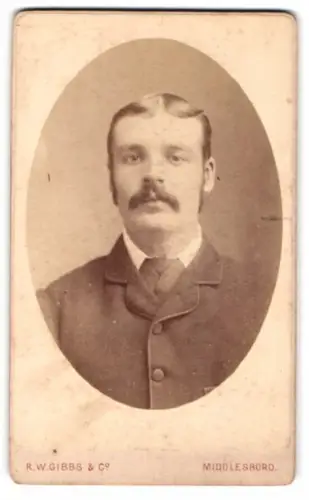 Fotografie R. W. Gibbs & Co, Middlesboro, Wilson St 20, Porträt eines Mannes