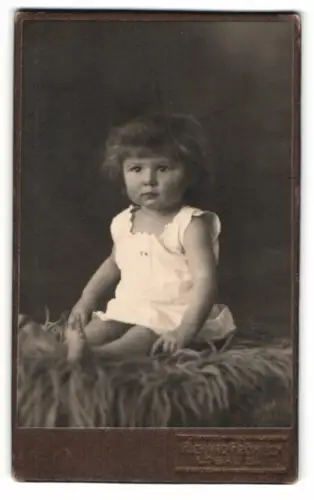 Fotografie Richard Fröhlich, Löbau i. S., Porträt eines Kindes