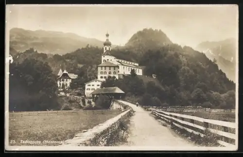 AK Tschagguns, Feldweg mit Blick zur Kirche