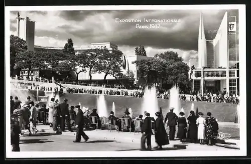 AK Paris, Exposition internationale 1937, Jardins et Bassins du Trocadero au faond, les Pavillon des Pays-Bas