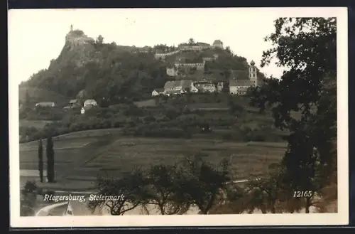 AK Riegersburg /Steiermark, Panorama mit Burg