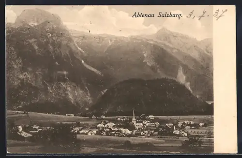 AK Abtenau /Salzburg, Ortsansicht mit Bergpanorama