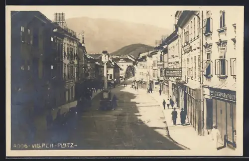 AK Villach, Platz mit Textilwarenhandlung