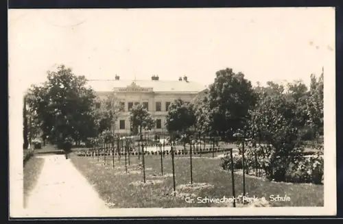 AK Gr. Schwechat, Park mit Schule