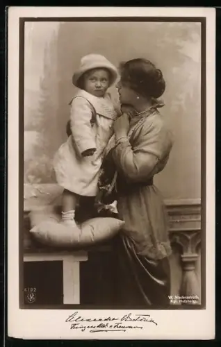 AK Prinz August Wilhelm von Preussen mit seiner Mutter
