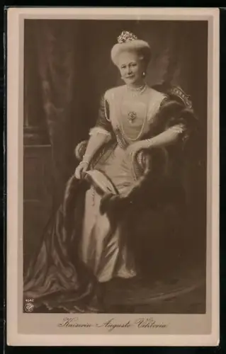 AK Kaiserin Auguste Victoria von Preussen im Sessel