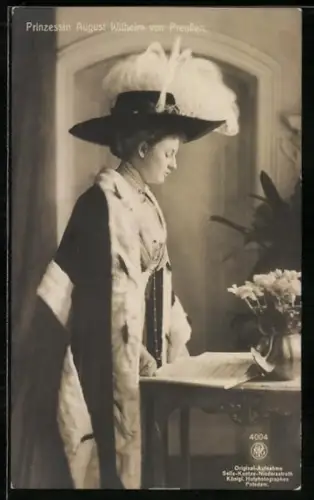 AK Prinzessin August Wilhelm mit Hut im Kleid