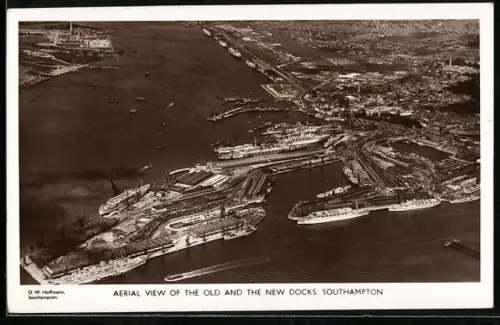 AK Southampton, Aerial View of the Old and the New Docks