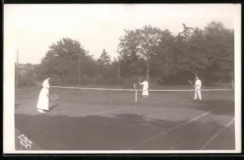 Foto-AK Eastleigh, A Game of Tennis