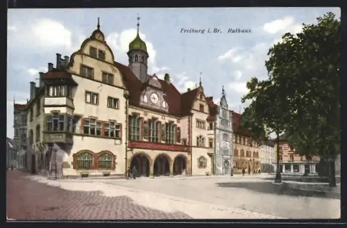 AK Freiburg i. Br., Rathaus mit Strassenpartie