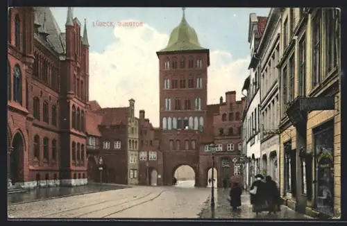 AK Lübeck, Grosse Burgstrasse mit Burgtor