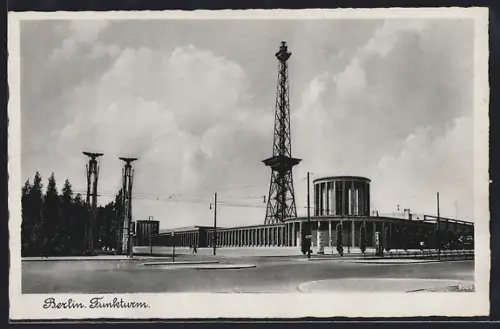 AK Berlin-Charlottenburg, Funkturm mit Strassenpartie