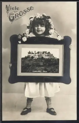 Grusskarten-AK Coburg, Veste Coburg im Passepartout, Kleines Mädchen mit Bilderrahmen