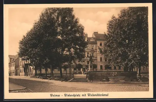 AK Weimar / Thüringen, Strasseneck am Wielandplatz mit Wielanddenkmal