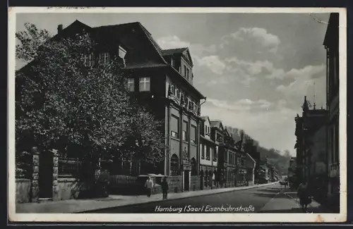 AK Homburg / Saar, Eisenbahnstrasse mit Passanten