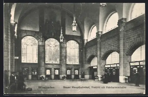 AK Wiesbaden, Neuer Hauptbahnhof, Vestibül mit Fahrkartenschalter