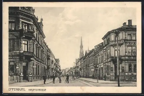 AK Offenburg, Menschen auf der Hauptstrasse