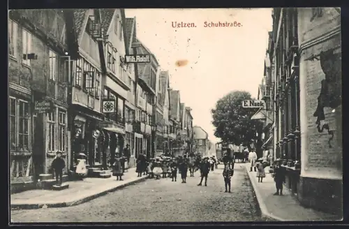 AK Uelzen, Geschäfte von Wilh. Roloff und E. Nack in der Schuhstrasse
