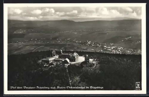 AK Oberwiesenthal im Erzgebirge, Blick über Berghaus Fichtelberg