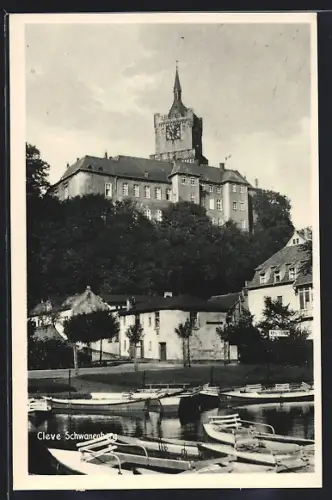 AK Cleve, Schwanenburg, Boote am Ufer