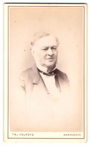 Fotografie T. & J. Holroyd, Harrogate, Würdevoller Herr mit Koteletten