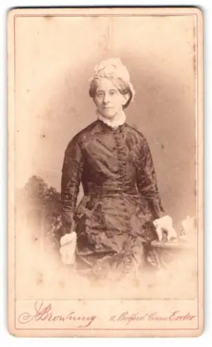Fotografie Browning, Exeter, Bedford Circus 11, Porträt einer älteren Dame