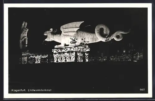 AK Klagenfurt, Lindwurmdenkmal bei Nacht