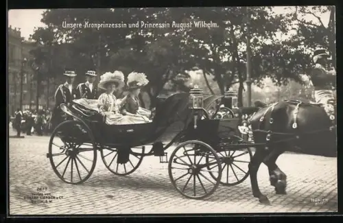 AK Kronprinzessin Cecilie, gemeinsam mit Prinz Wilhelm in einer Kutsche