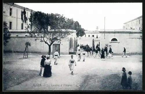AK Algier, La Caserne d'Orleans, Soldaten am Eingang der Kaserne