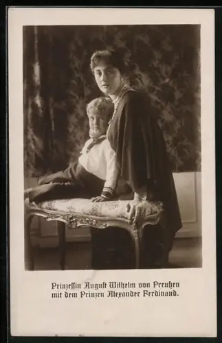 AK Prinzessin August Wilhelm mit dem Prinzen Alexander Ferdinand