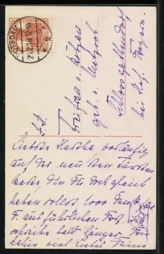 AK Prinzessin August Wilhelm von Preussen sieht sich mit Prinz Alexander Ferdinand Fotos an