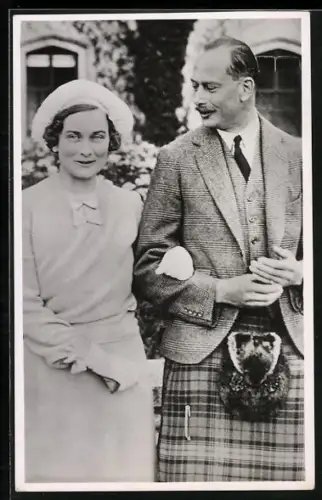 AK The Duke and Duchess of Gloucester, Duke von England im Kilt