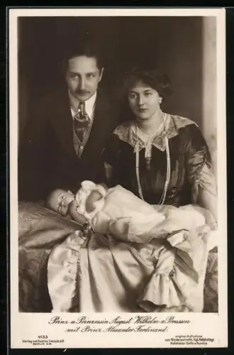 AK Prinz und Prinzessin August Wilhelm von Preussen mit Sohn Prinz Alexander Ferdinand