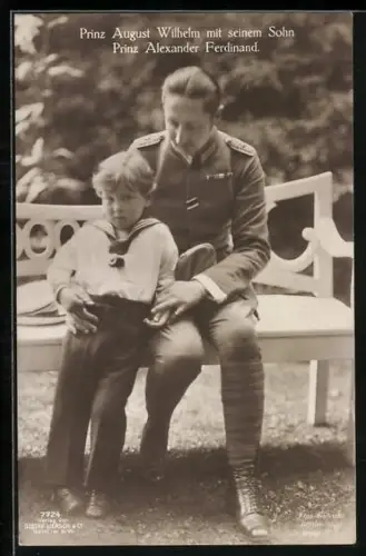AK Prinz August Wilhelm in Uniform auf einer Bank sitzend neben seonem Sohn